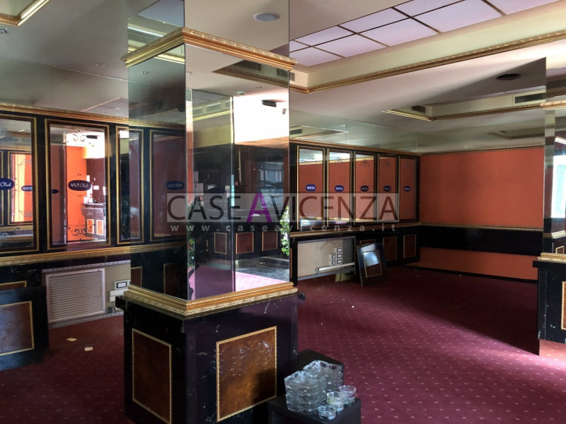 Negozio - Loc.Com. VICENZA affitto  Vicenza - Centro VIA SALVI Agenzia Immobiliare CASEAVICENZA