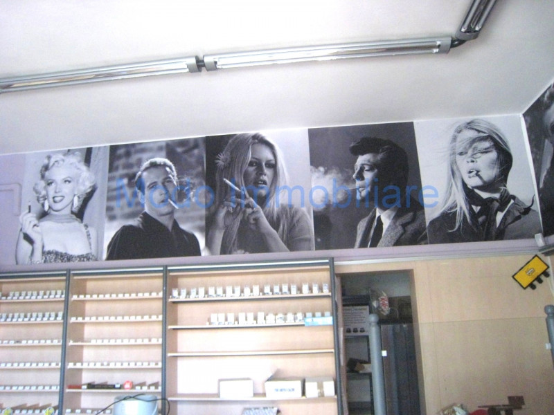 Negozio - Loc.Com. VICENZA affitto  San Bortolo - Ospedale - Piscine Via Alfieri, 51 MODO IMMOBILIARE di Asset Immobiliare snc di Valente Eleonora Alessandra & C.