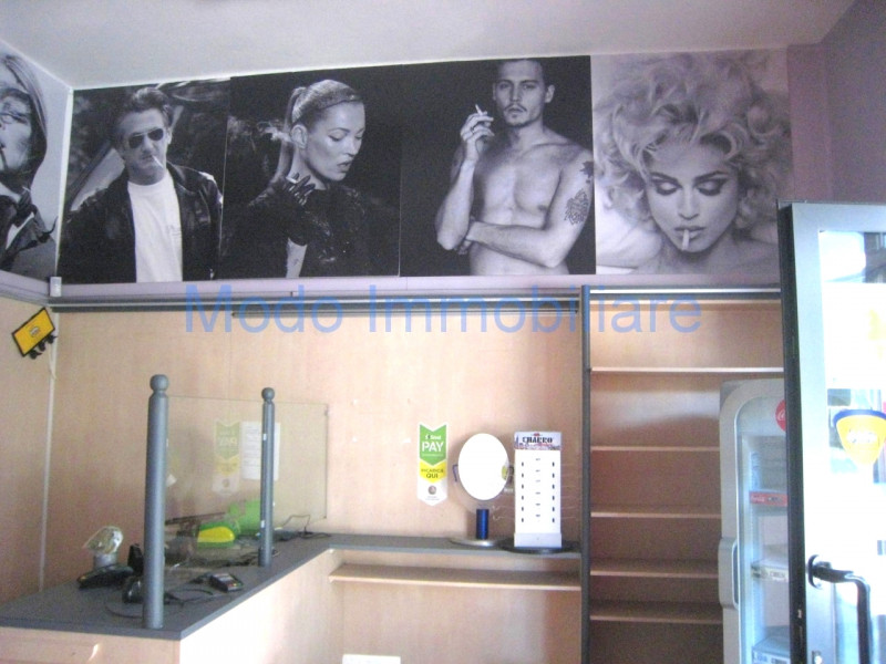 Negozio - Loc.Com. VICENZA affitto  San Bortolo - Ospedale - Piscine Via Alfieri, 51 MODO IMMOBILIARE di Asset Immobiliare snc di Valente Eleonora Alessandra & C.