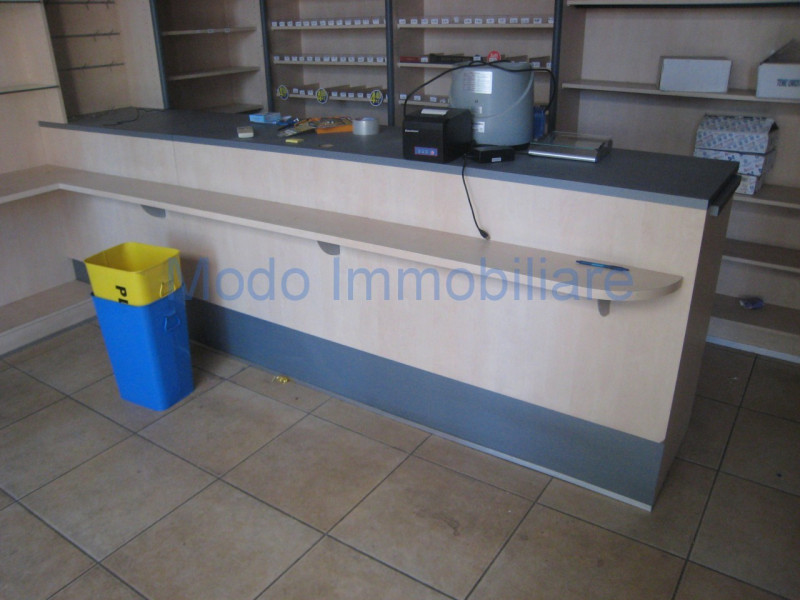 Negozio - Loc.Com. VICENZA affitto  San Bortolo - Ospedale - Piscine Via Alfieri, 51 MODO IMMOBILIARE di Asset Immobiliare snc di Valente Eleonora Alessandra & C.