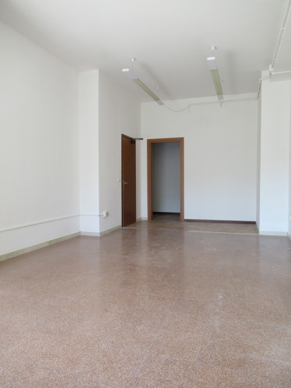 Negozio - Loc.Com. TREVISO affitto  Fuori Mura Viale Fratelli Cairoli, 100 ABC Intermediazioni Immobiliari di Benedetto Celot