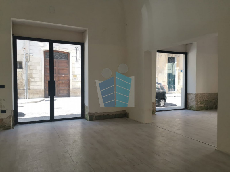 Negozio - Loc.Com. LECCE affitto  Mazzini Via Fabio Filzi Idee Immobiliari