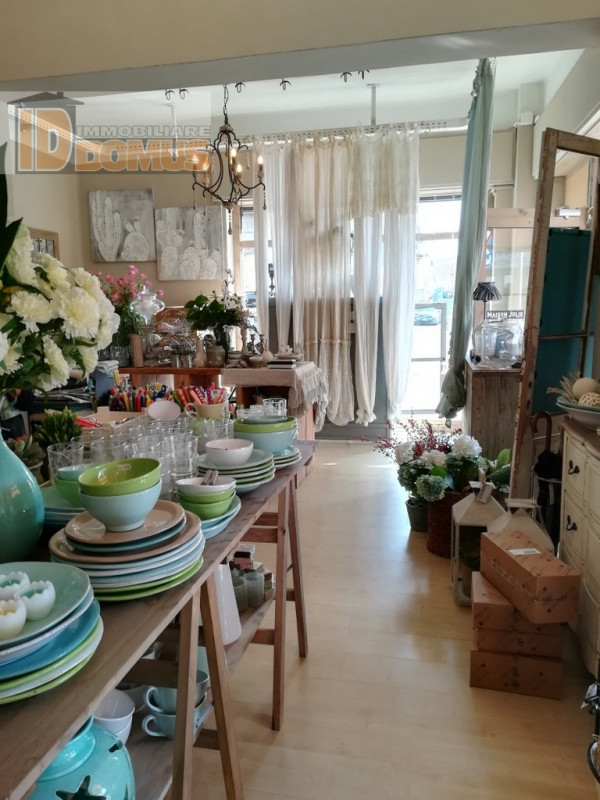 Negozio - Loc.Com. VICENZA affitto  Viale Verona  Immobiliare Domus s.n.c. di Vit Eriberta