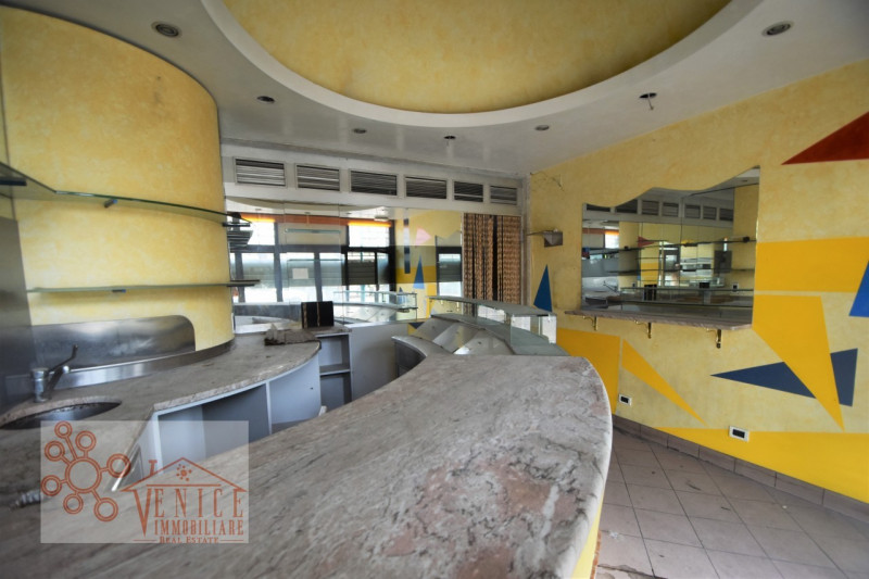 Negozio - Loc.Com. VENEZIA affitto  Mestre piazzale candiani Venice Immobiliare S.r.l.s.
