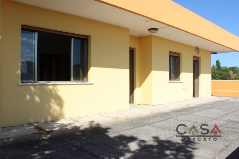 Capannone Commerciale PORDENONE vendita  Periferia Via Pordenone Casamercato s.n.c di Piccoli Eros & C.