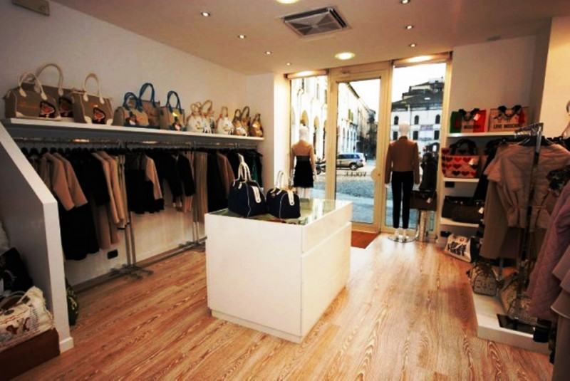 Negozio - Loc.Com. VICENZA vendita  Centro Storico Via Cesare Battisti 36100 Vicenza Agenzia Pellegrini SNC di Meda Mara & C.