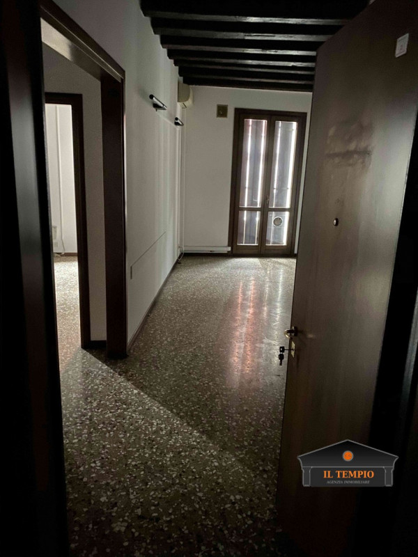 Ufficio - Loc.Com. VICENZA affitto  Centro Storico Contrà Giuseppe Garibaldi 47 Agenzia Il Tempio LG di Luca Galzignato