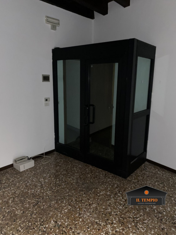 Ufficio - Loc.Com. VICENZA affitto  Centro Storico Contrà Giuseppe Garibaldi 47 Agenzia Il Tempio LG di Luca Galzignato