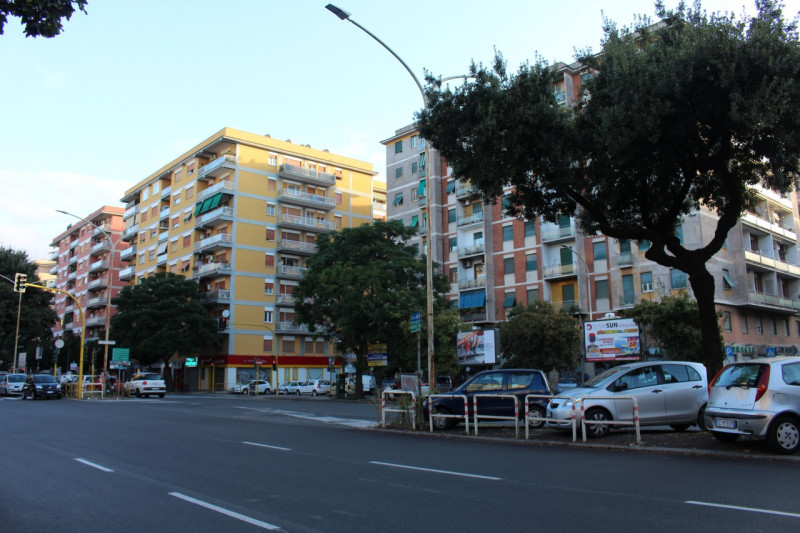 Negozio - Loc.Com. ROMA affitto  Marconi Viale Marconi Basit Servizi Immobiliari Srl