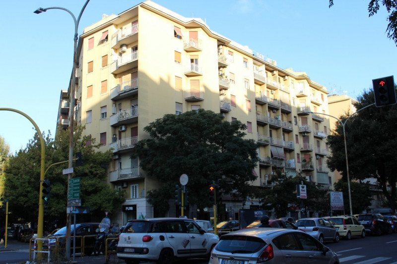 Negozio - Loc.Com. ROMA affitto  Marconi Viale Marconi Basit Servizi Immobiliari Srl