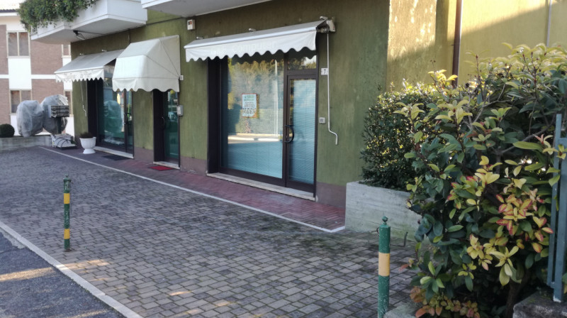 Affitto attività commerciale in buone condizioni Via Mantova 7 zona Peschiera del Garda a Peschiera Del Garda (VR) 40 mq