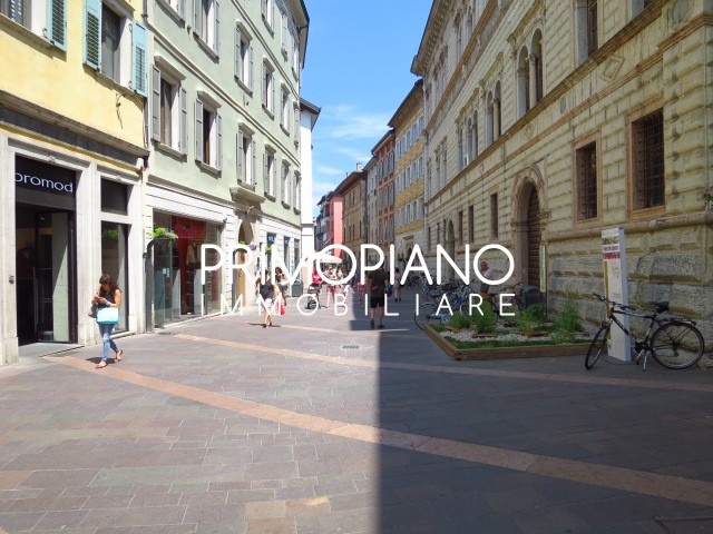 Negozio - Loc.Com. TRENTO affitto  Centro Storico Via Mazzini Primopiano Immobiliare S.r.l.s.