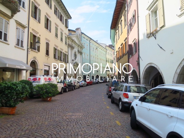 Negozio - Loc.Com. TRENTO affitto  Centro Storico Via Mazzini Primopiano Immobiliare S.r.l.s.
