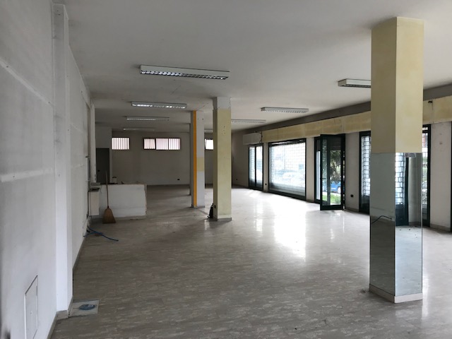 Negozio - Loc.Com. PADOVA affitto  Pio X  La Piramide Agenzia Immobiliare