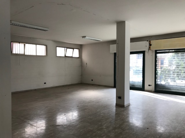 Negozio - Loc.Com. PADOVA affitto  Pio X  La Piramide Agenzia Immobiliare