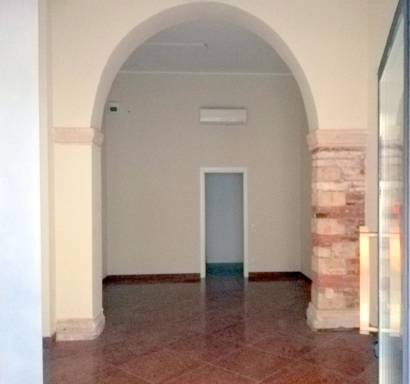 Negozio - Loc.Com. VERONA affitto  Centro Storico Verona Centro ZTL - Vicinanze Piazza Erbe IMMOBILIARE LEDRI SAS DI LEDRI LUCA & C