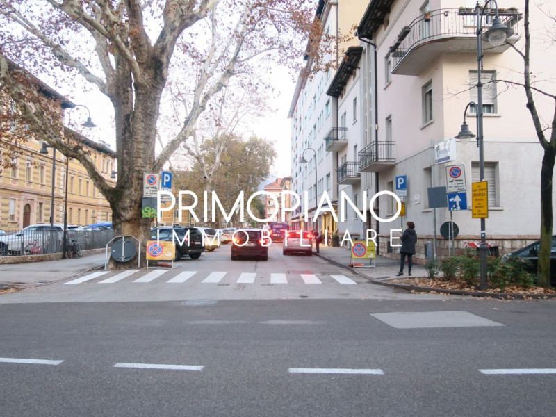 Negozio - Loc.Com. TRENTO affitto  Semicentro Via Rosmini Primopiano Immobiliare S.r.l.s.