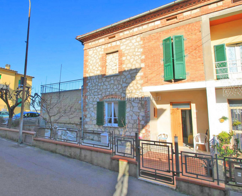 Vendita appartamento da ristrutturare Via Siena a Torrita Di Siena (SI) 158 mq