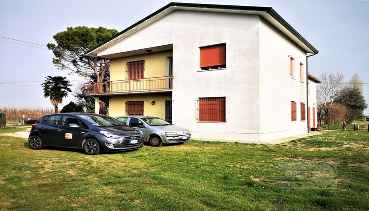 Vendita casa indipendente da ristrutturare Via Corona 5 a Solarolo (RA) 285 mq