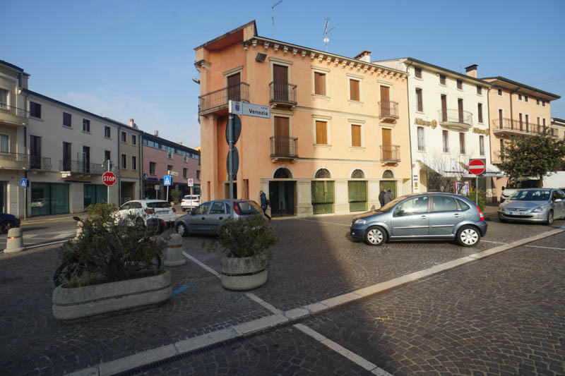 Vendita attività commerciale in buone condizioni Piazza Costituzione zona San Bonifacio a San Bonifacio (VR) 160 mq