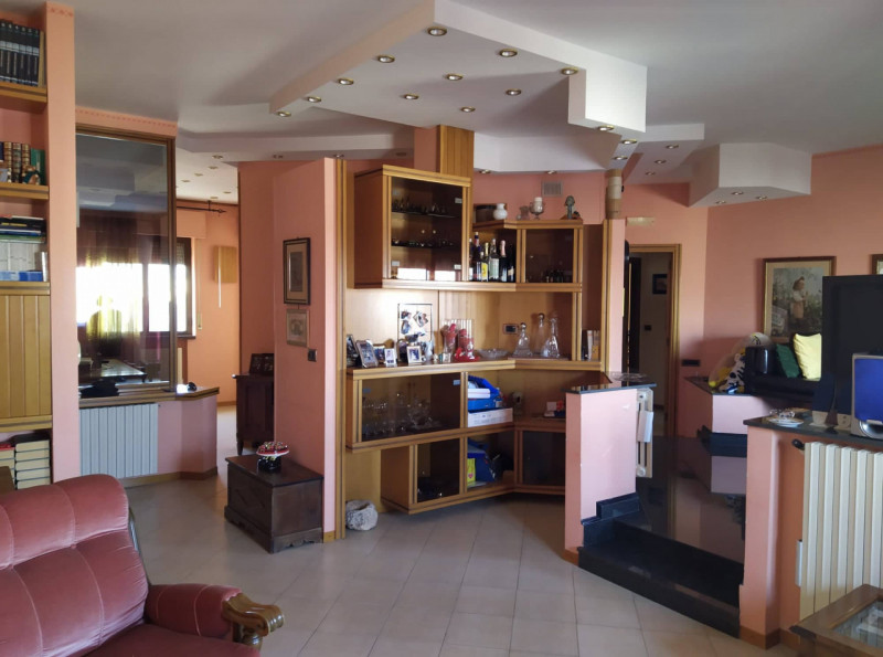 Vendita appartamento in buone condizioni Via G. Allegretti, 2 a Ostuni (BR) 90 mq