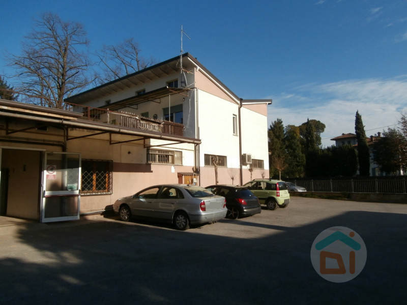 Vendita attività commerciale da ristrutturare Via 4 Novembre zona Periferia a Gorizia (GO) 410 mq