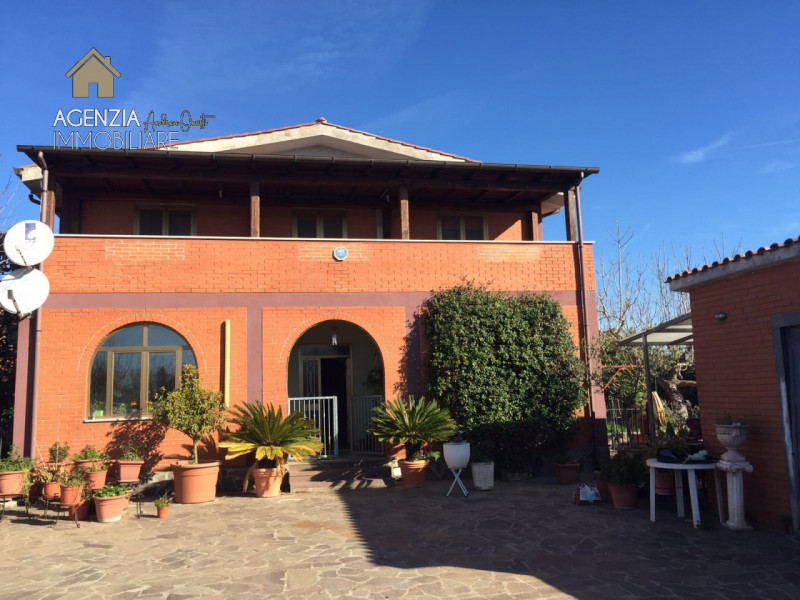 Vendita casa indipendente in buone condizioni Via Dei Pontoni zona Riserva Nuova a Aprilia (LT) 230 mq