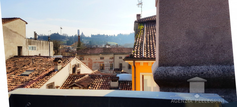 Vendita attico / mansarda in ottime condizioni Corso Palladio zona Centro Storico a Vicenza (VI) 230 mq