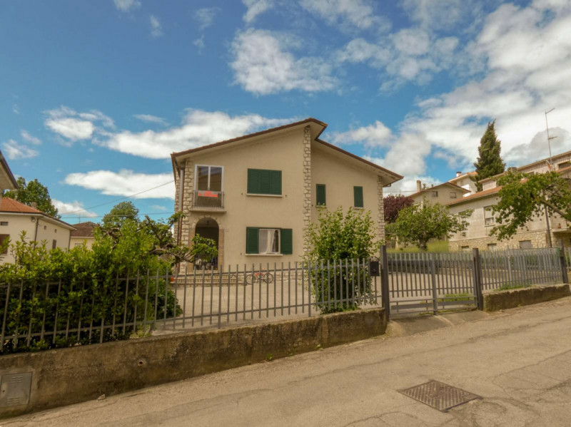 Vendita appartamento in buone condizioni Via Vecellio zona Mercatale a Sassocorvaro (PU) 100 mq
