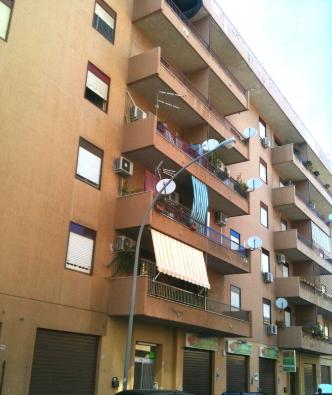 Affitto stanza / posto letto in buone condizioni Via Enrico Toti zona Università a Palermo (PA) 75 mq