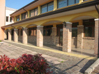 negozio in affitto Selvazzano Dentro foto 003__portico_di_proprieta.jpg