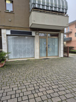 negozio in affitto Selvazzano Dentro foto 999__2_vetrine.jpg