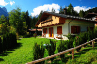 villa in vendita Auronzo di Cadore foto 003__vista_villa_est.jpg