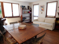 appartamento in affitto Macugnaga foto 012__divano_e_tavolo.jpg