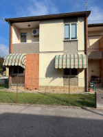 casa a schiera in vendita Lendinara foto 000__whatsapp_image_2025-10-06_at_16_46_07__7.jpg