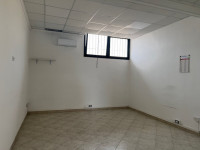 shop for rental Selargius foto 005__img_1295.jpg