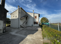 bifamiliare in vendita Canda foto 002__gemini_generated_image_js6kn5js6kn5js6k_wmk_0.png