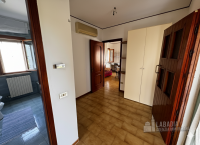 bifamiliare in vendita Canda foto 008__gemini_generated_image_ywpr8hywpr8hywpr_wmk_0.png