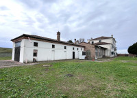 villa in vendita Canaro foto 024__esterno_barchessa.jpg