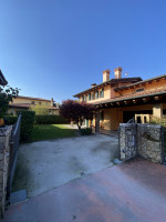 bifamiliare in vendita Rossano Veneto foto 001__01entrata__cancello.jpg