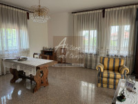 villa in vendita Tezze sul Brenta foto 025__9a7c91dc-1a03-45f5-9348-cba3ada9d60d_wmk_0.jpg